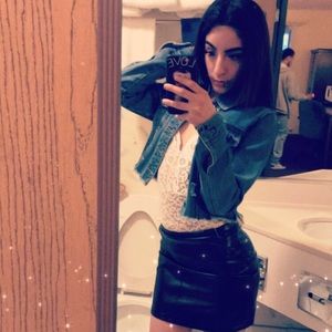 Meet your Posher, Thania